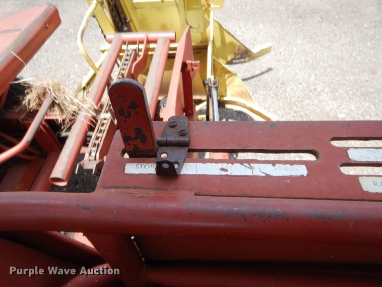 image for item HB9265 1975 New Holland Stack Cruiser 1046 hay bale wagon