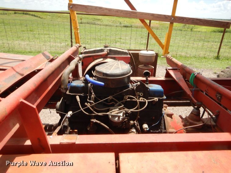 image for item HB9265 1975 New Holland Stack Cruiser 1046 hay bale wagon