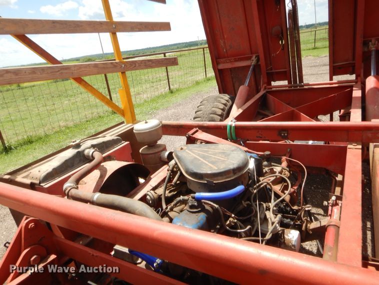 image for item HB9265 1975 New Holland Stack Cruiser 1046 hay bale wagon