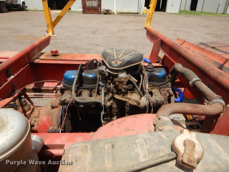 image for item HB9265 1975 New Holland Stack Cruiser 1046 hay bale wagon