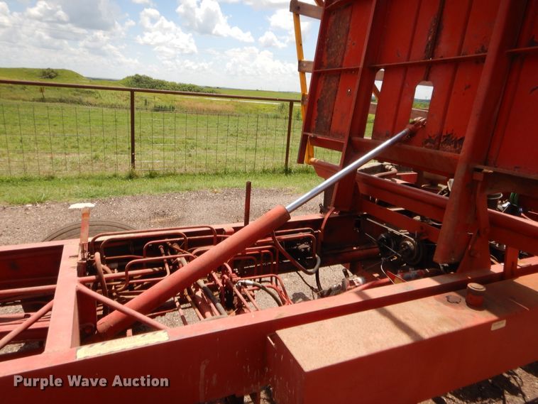 image for item HB9265 1975 New Holland Stack Cruiser 1046 hay bale wagon