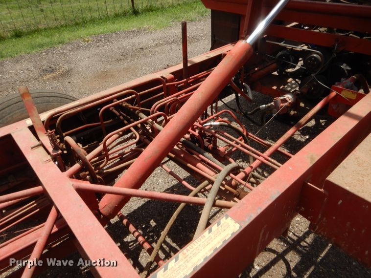 image for item HB9265 1975 New Holland Stack Cruiser 1046 hay bale wagon