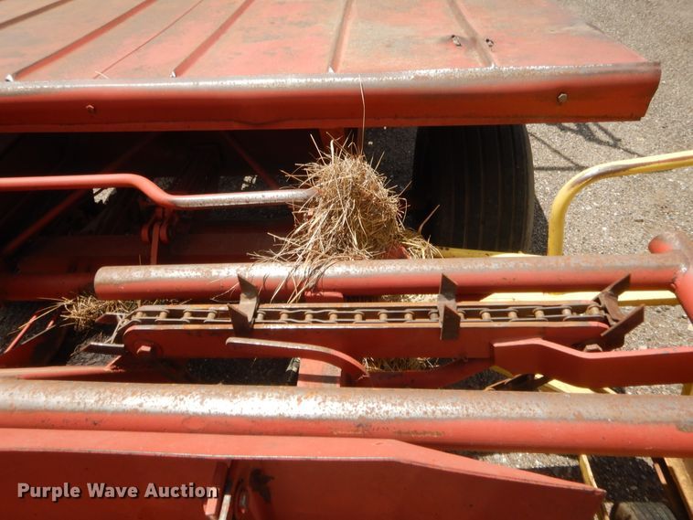 image for item HB9265 1975 New Holland Stack Cruiser 1046 hay bale wagon