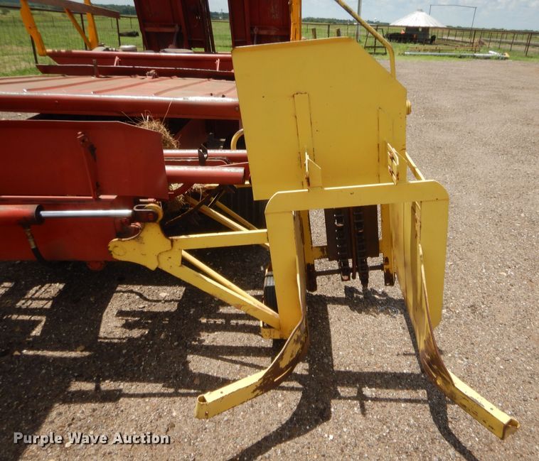 image for item HB9265 1975 New Holland Stack Cruiser 1046 hay bale wagon