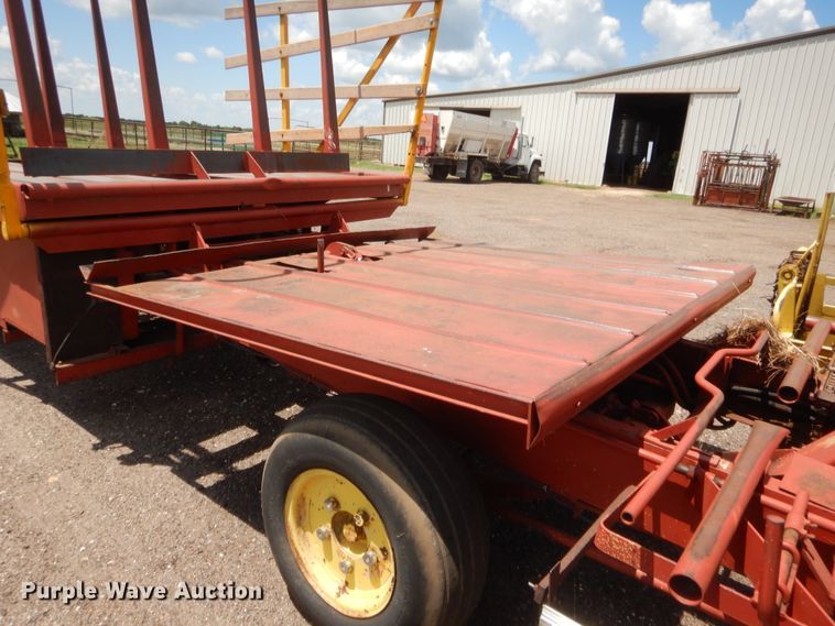 image for item HB9265 1975 New Holland Stack Cruiser 1046 hay bale wagon