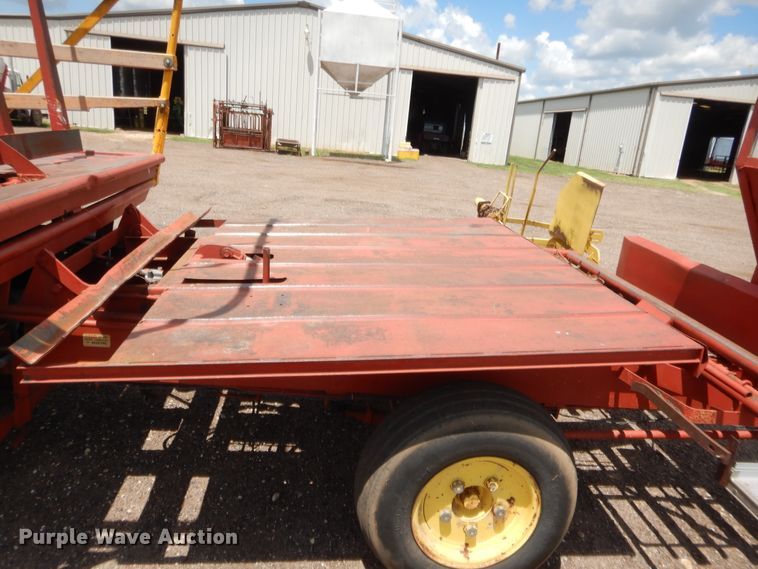 image for item HB9265 1975 New Holland Stack Cruiser 1046 hay bale wagon