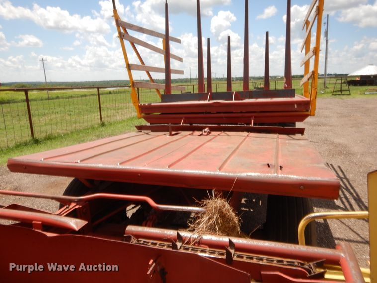 image for item HB9265 1975 New Holland Stack Cruiser 1046 hay bale wagon