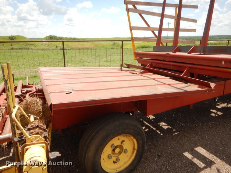 image for item HB9265 1975 New Holland Stack Cruiser 1046 hay bale wagon