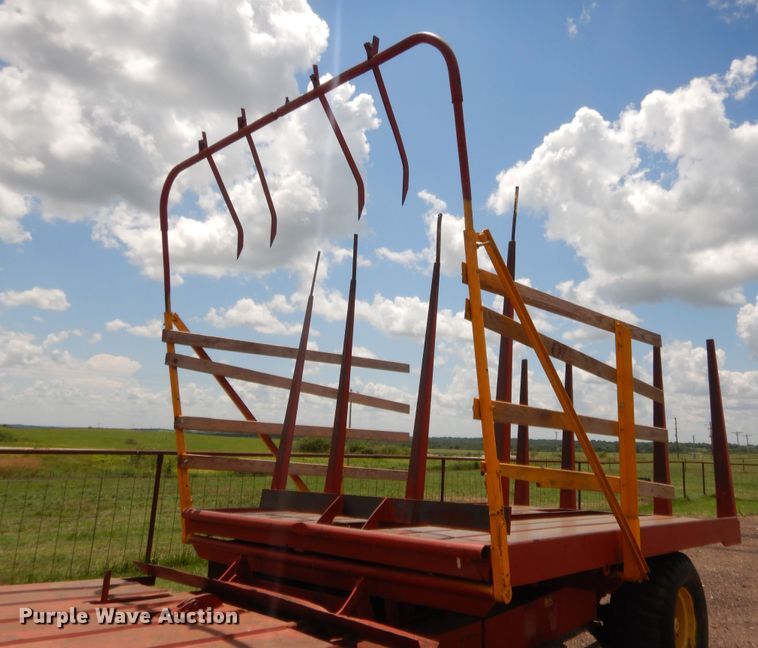 image for item HB9265 1975 New Holland Stack Cruiser 1046 hay bale wagon