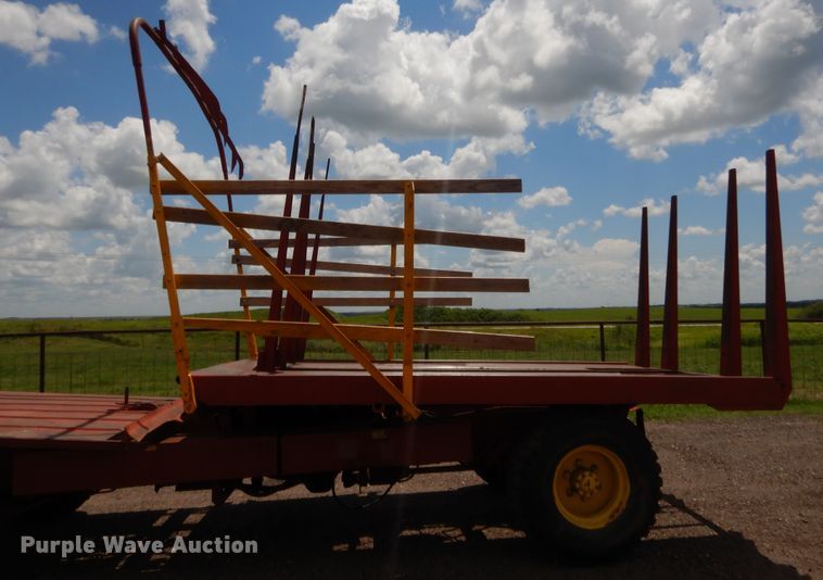 image for item HB9265 1975 New Holland Stack Cruiser 1046 hay bale wagon