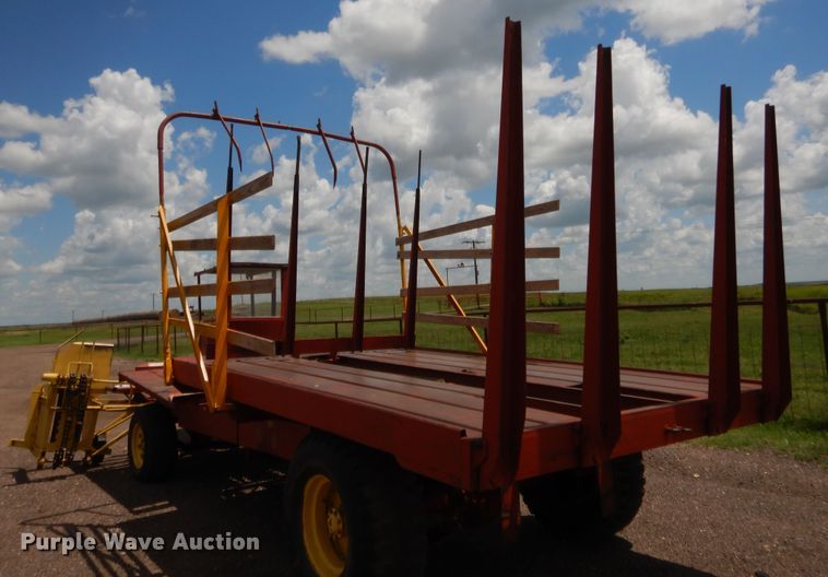 image for item HB9265 1975 New Holland Stack Cruiser 1046 hay bale wagon