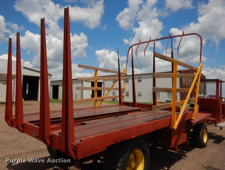 image for item HB9265 1975 New Holland Stack Cruiser 1046 hay bale wagon