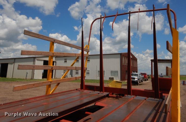 image for item HB9265 1975 New Holland Stack Cruiser 1046 hay bale wagon