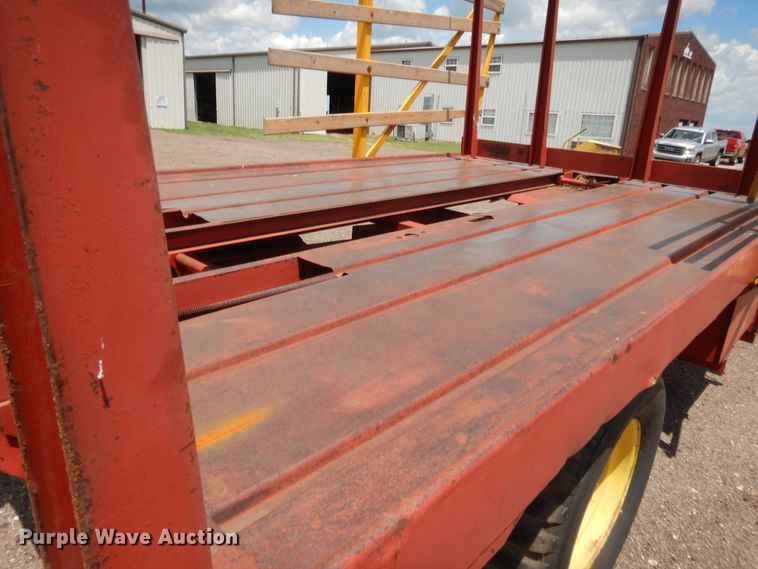 image for item HB9265 1975 New Holland Stack Cruiser 1046 hay bale wagon