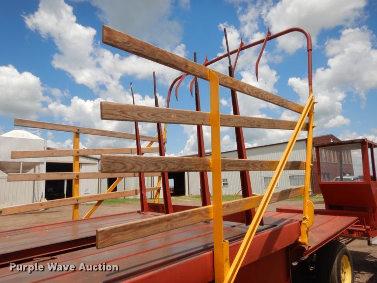 image for item HB9265 1975 New Holland Stack Cruiser 1046 hay bale wagon