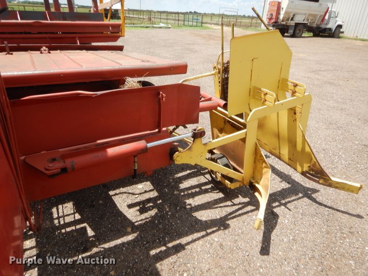 image for item HB9265 1975 New Holland Stack Cruiser 1046 hay bale wagon