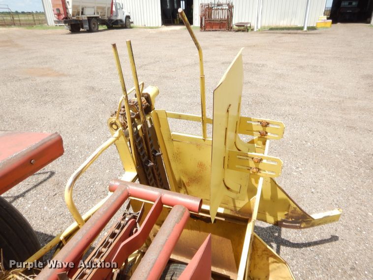 image for item HB9265 1975 New Holland Stack Cruiser 1046 hay bale wagon