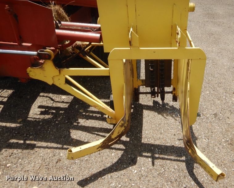 image for item HB9265 1975 New Holland Stack Cruiser 1046 hay bale wagon