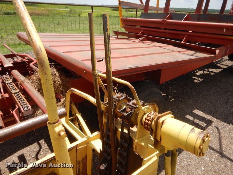 image for item HB9265 1975 New Holland Stack Cruiser 1046 hay bale wagon