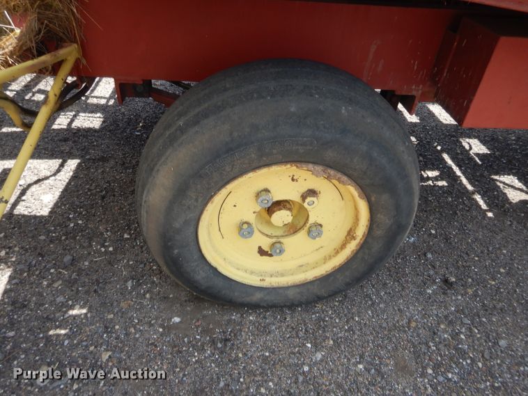 image for item HB9265 1975 New Holland Stack Cruiser 1046 hay bale wagon