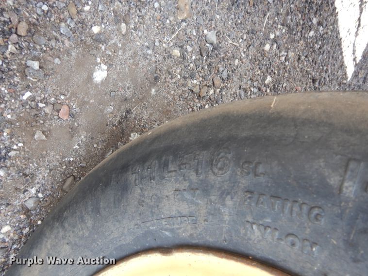 image for item HB9265 1975 New Holland Stack Cruiser 1046 hay bale wagon