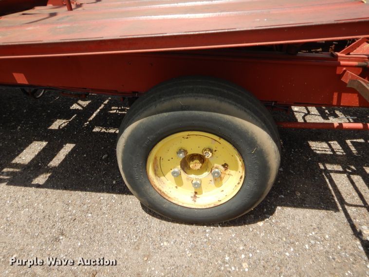 image for item HB9265 1975 New Holland Stack Cruiser 1046 hay bale wagon