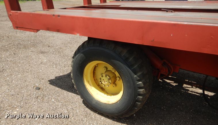 image for item HB9265 1975 New Holland Stack Cruiser 1046 hay bale wagon