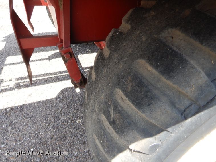 image for item HB9265 1975 New Holland Stack Cruiser 1046 hay bale wagon