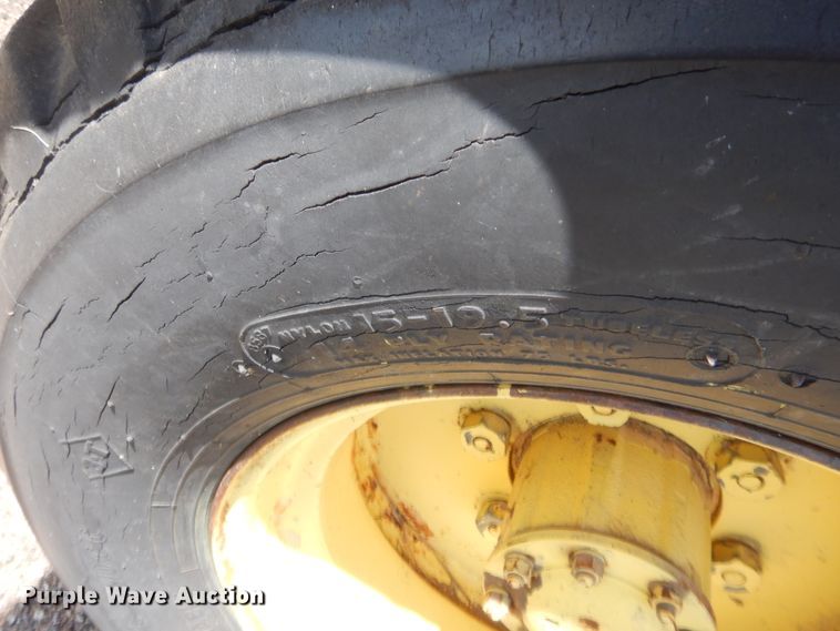 image for item HB9265 1975 New Holland Stack Cruiser 1046 hay bale wagon