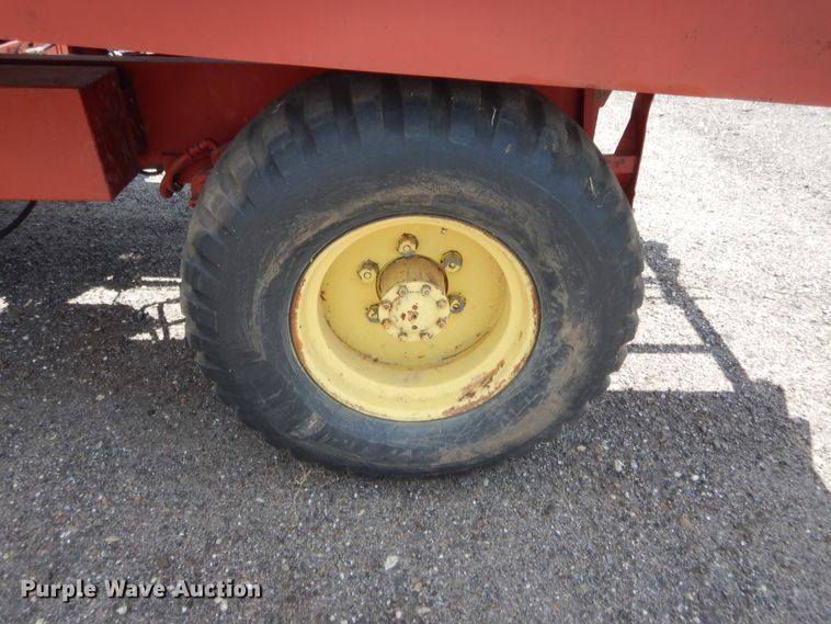 image for item HB9265 1975 New Holland Stack Cruiser 1046 hay bale wagon