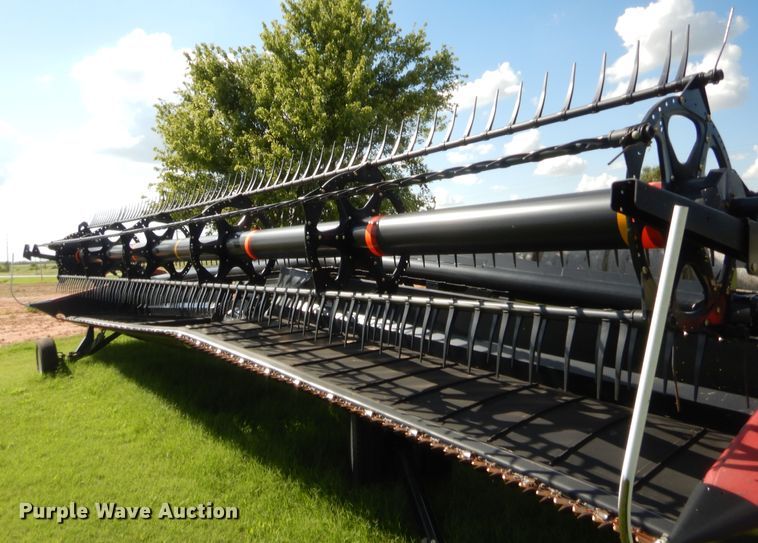 image for item HB9267 2011 Case IH 2142 draper head