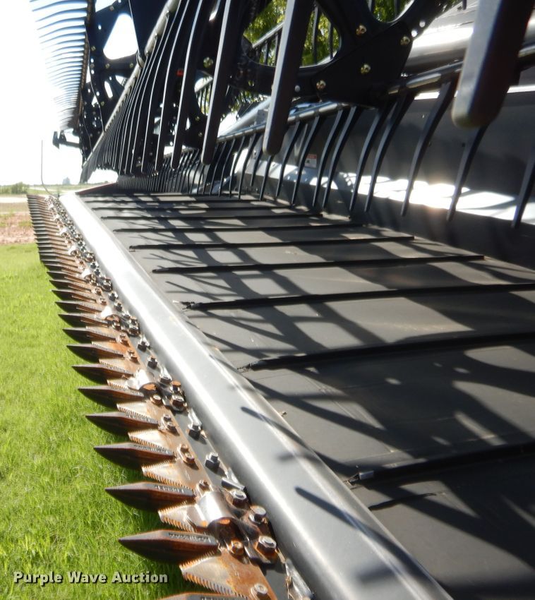 image for item HB9267 2011 Case IH 2142 draper head