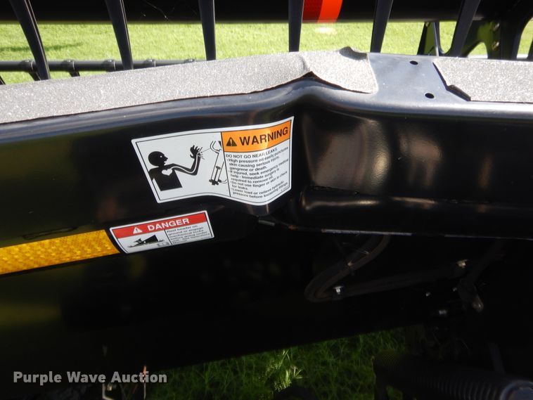 image for item HB9267 2011 Case IH 2142 draper head