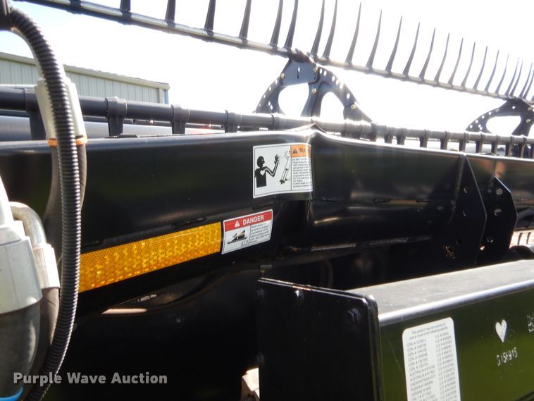 image for item HB9267 2011 Case IH 2142 draper head