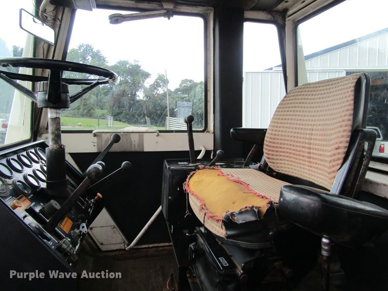 image for item HM9715 1976 Case 2670  4WD tractor