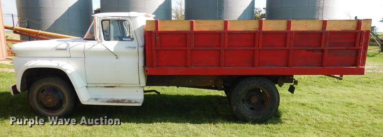 image for item HO9022 1961 Chevrolet  grain truck