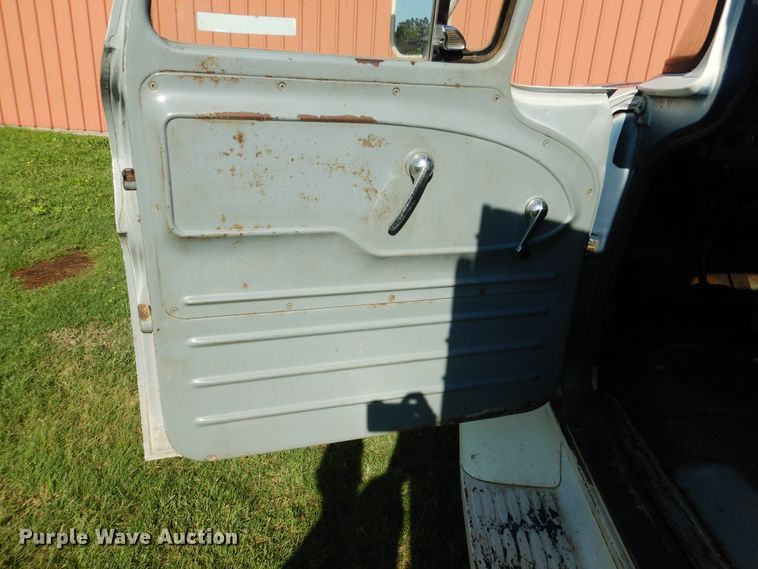 image for item HO9022 1961 Chevrolet  grain truck