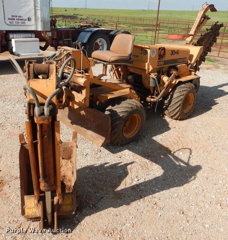 image for item HO9025 Case Davis 30+4  trencher