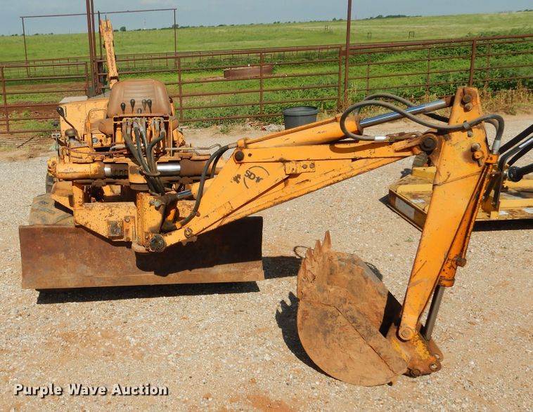 image for item HO9025 Case Davis 30+4  trencher
