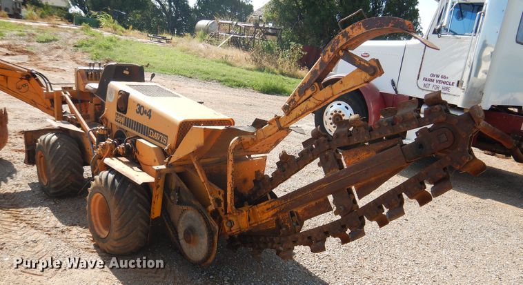 image for item HO9025 Case Davis 30+4  trencher