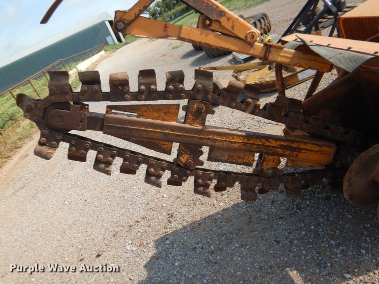 image for item HO9025 Case Davis 30+4  trencher