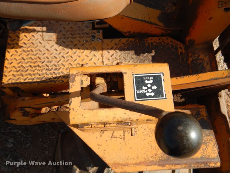 image for item HO9025 Case Davis 30+4  trencher