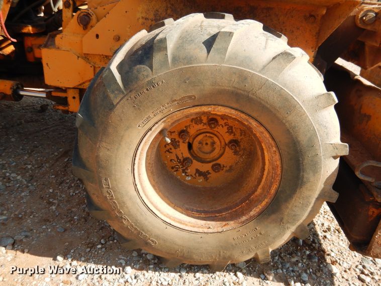 image for item HO9025 Case Davis 30+4  trencher