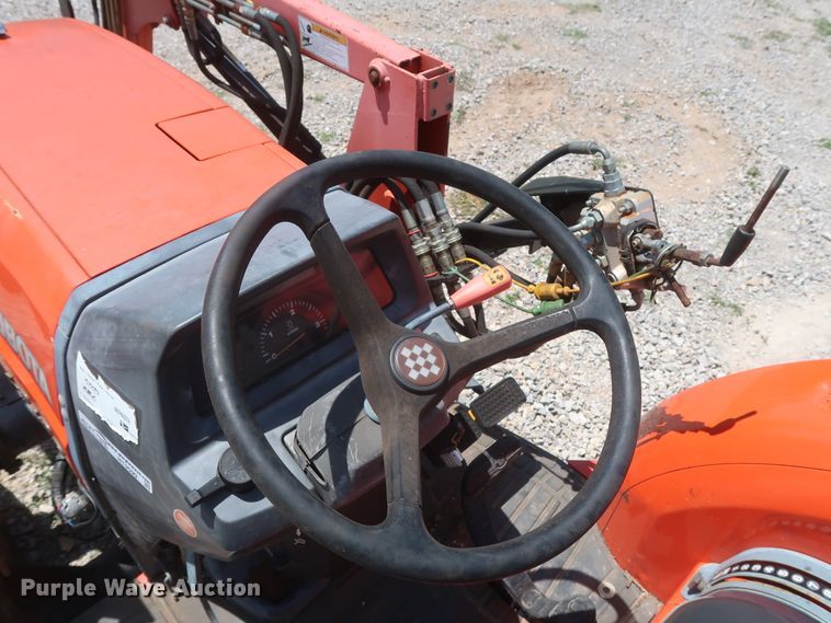 image for item HT9599 2003 Kubota L3130D  MFWD tractor
