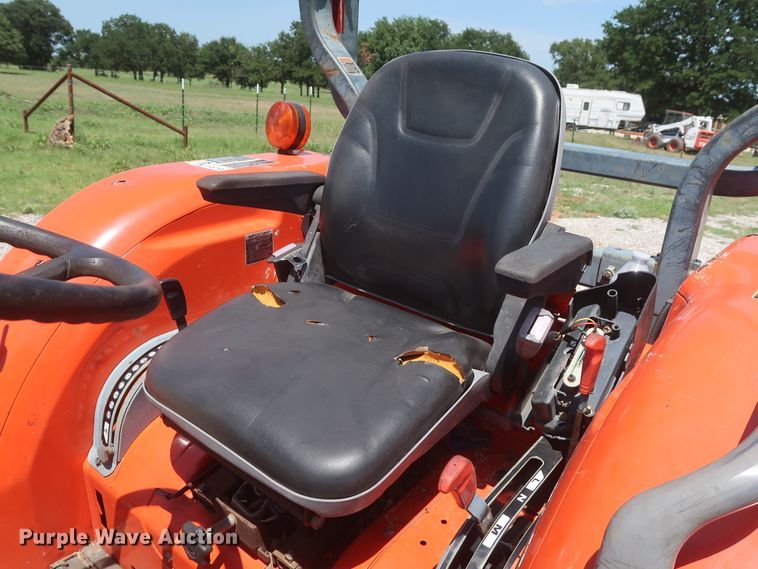 image for item HT9599 2003 Kubota L3130D  MFWD tractor