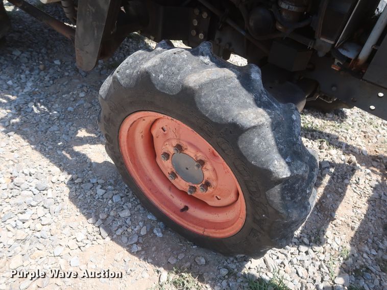 image for item HT9599 2003 Kubota L3130D  MFWD tractor