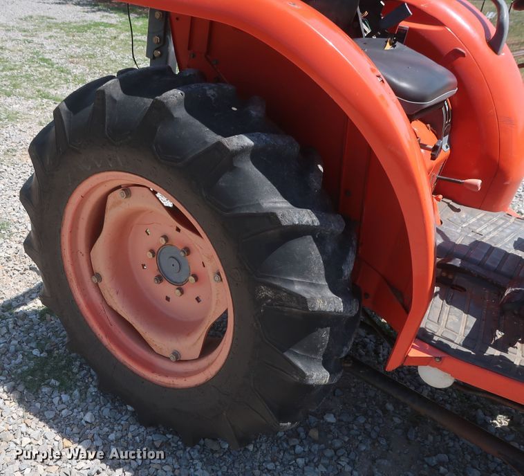 image for item HT9599 2003 Kubota L3130D  MFWD tractor