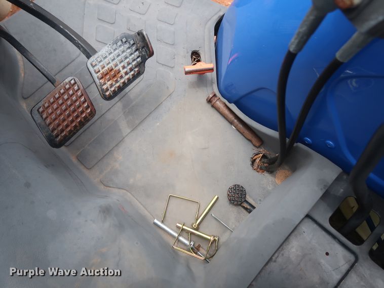 image for item HT9604 2005 New Holland TN60A  MFWD tractor