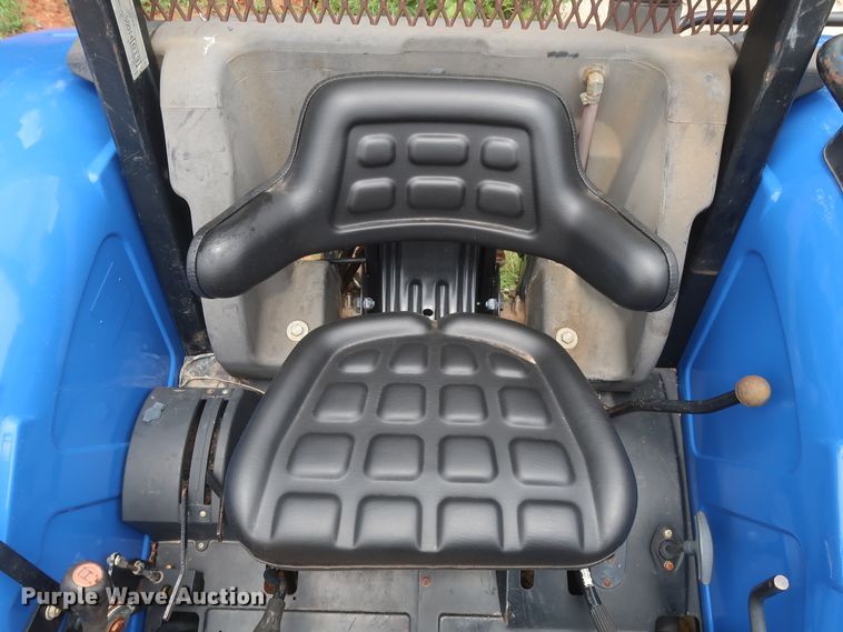 image for item HT9604 2005 New Holland TN60A  MFWD tractor