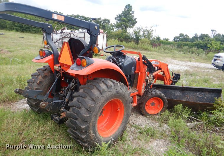 image for item HY9260 2014 Kioti CK27  tractor